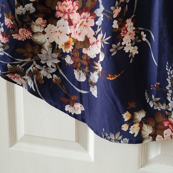 Floral Plus-Size 4x Cap sleeve blouse - Picture 4 of 8